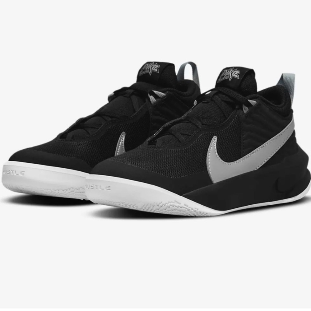 Nike Hustle DX-SU21 sneaker size 5.5 Y